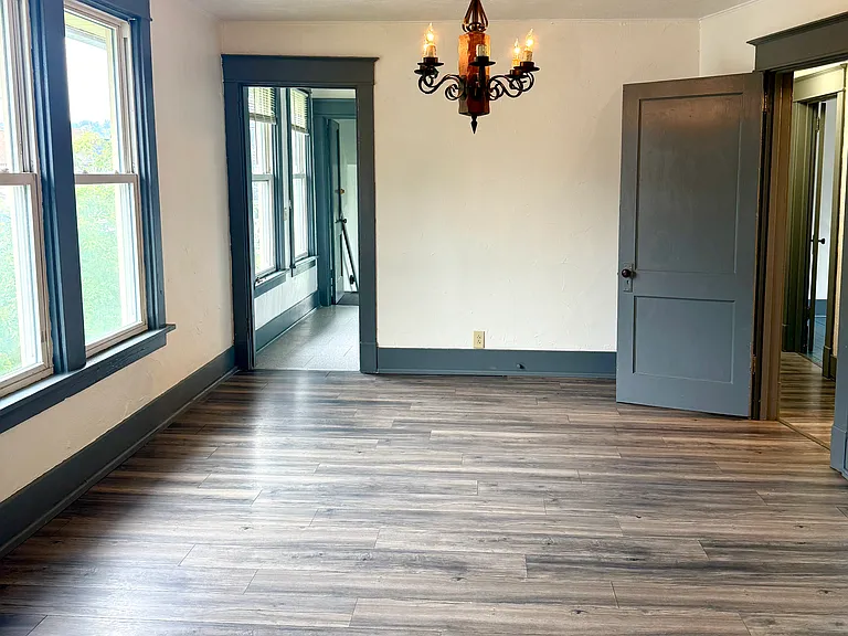 565 W Brady St #1/2 — Photo 7