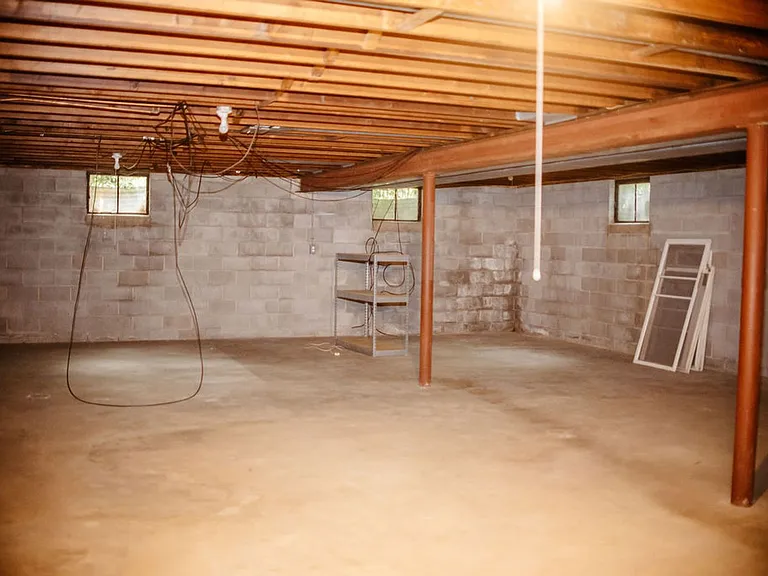425 Spring Dr — Photo 38