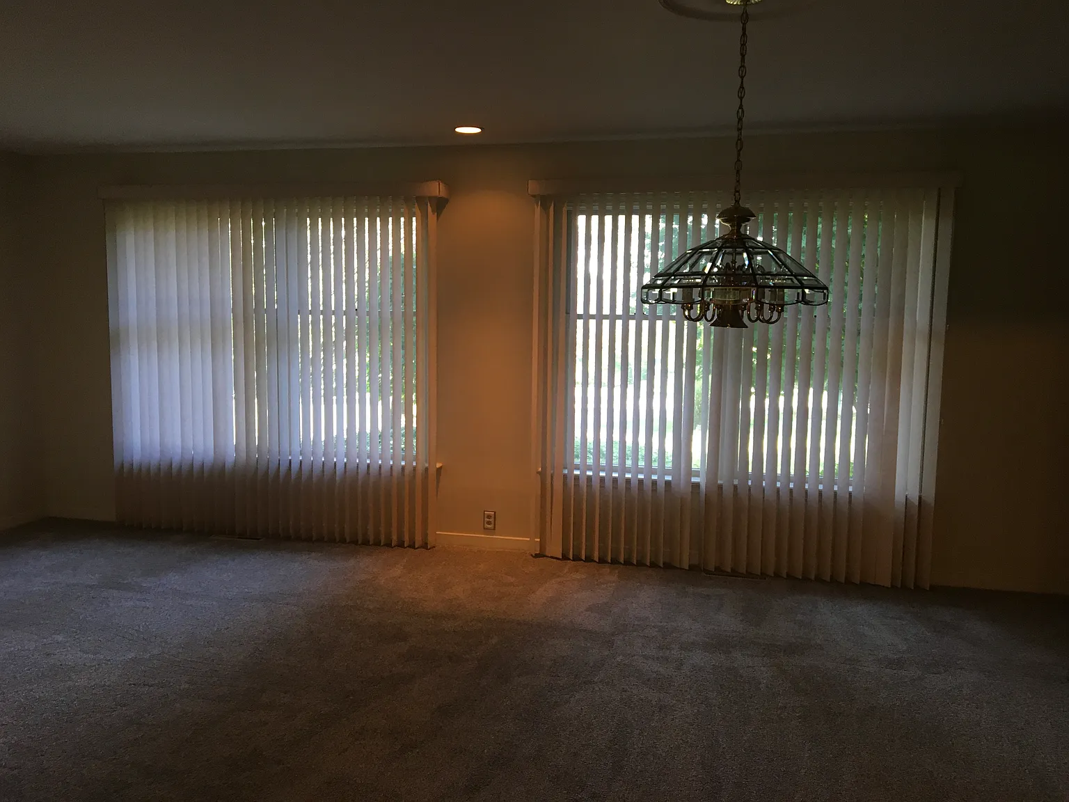 3 bed, 9999 sqft, $2,500 — Photo 4