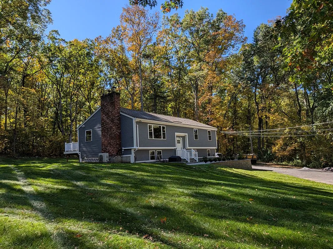 3 bed, 2.0 bath, 1449 sqft, $4,000 — Photo 3