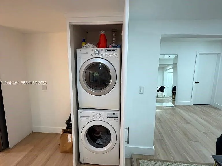 1884 SW 16th St #ROOM — Photo 7