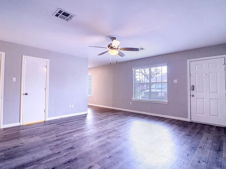 2221 Bowie Dr #7 — Photo 12