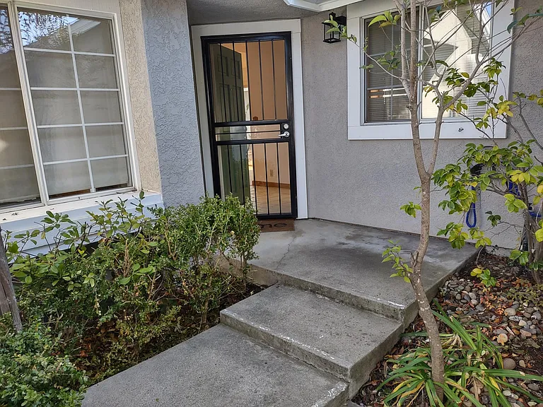 985 Bluebell Way — Photo 2