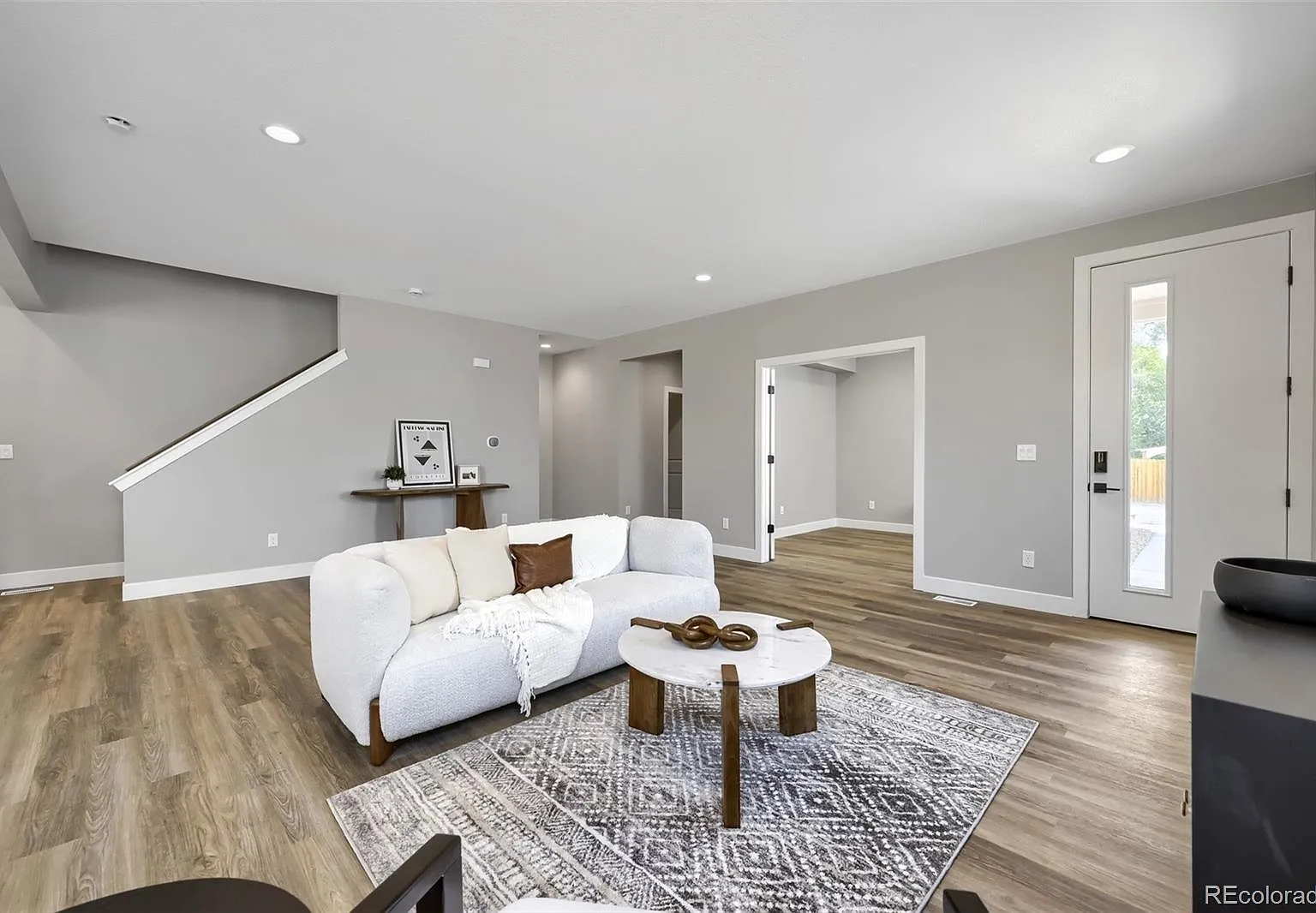 3 bed, 2.5 bath, 1979 sqft, $4,000 — Photo 3