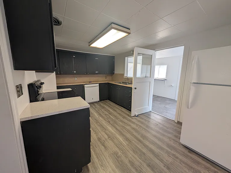 11408 E Empire Ave — Photo 6