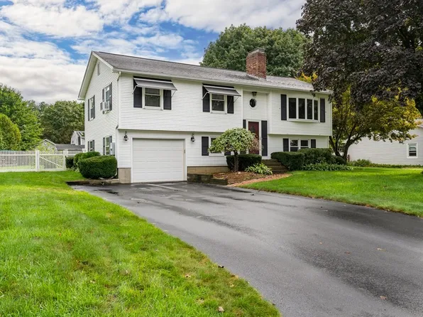 37 Hannum Brook Dr, Easthampton, MA 01027