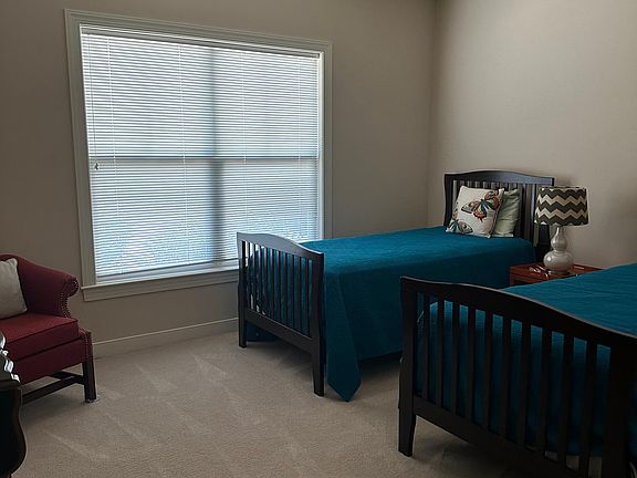 5th image of 211 University Pkwy APT 2