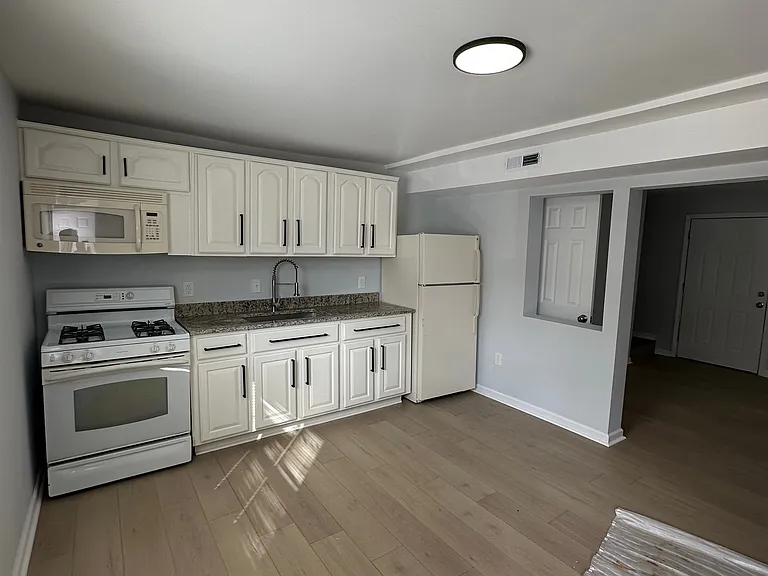 2335 Deerfield Ct — Photo 3