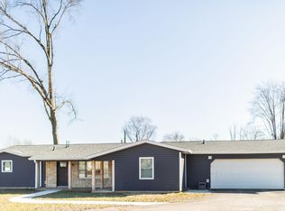 1124 Camelot Dr, Mitchell, IN 47446