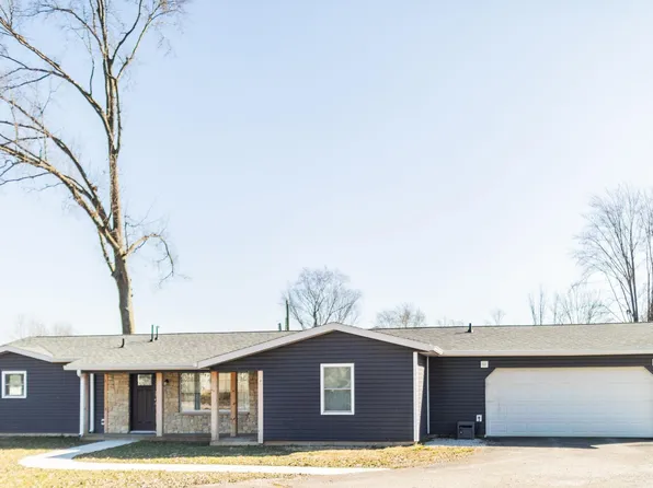 1124 Camelot Dr, Mitchell, IN 47446