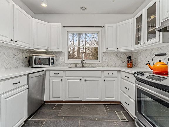 5th image of 123 Grandview Dr