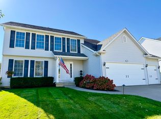 1127 Meadowview Ln, Davenport, IA 52806