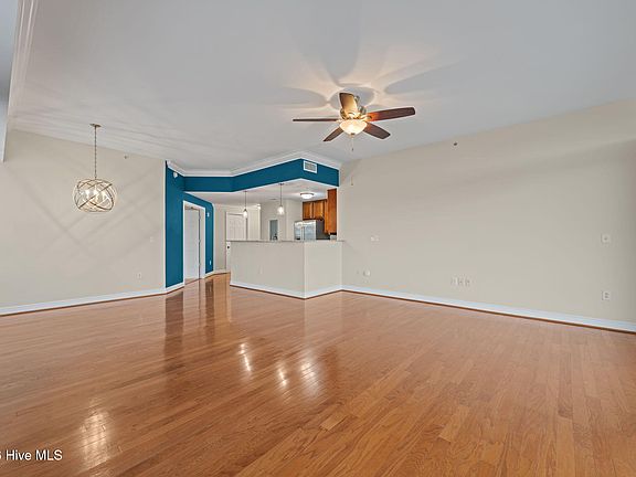 4th image of 210 Sky Sail Boulevard