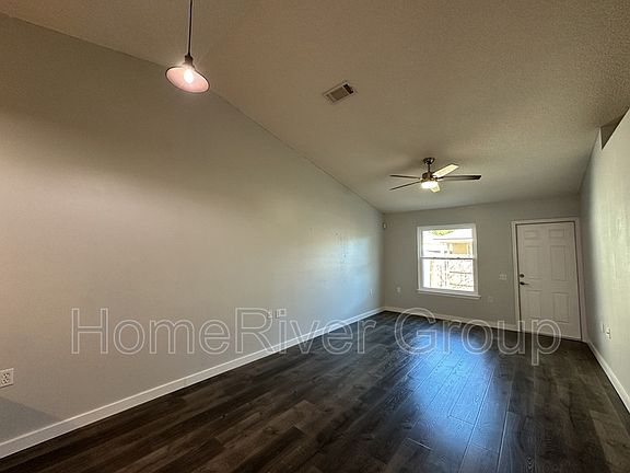 3rd image of 7982 Stonebrook Dr