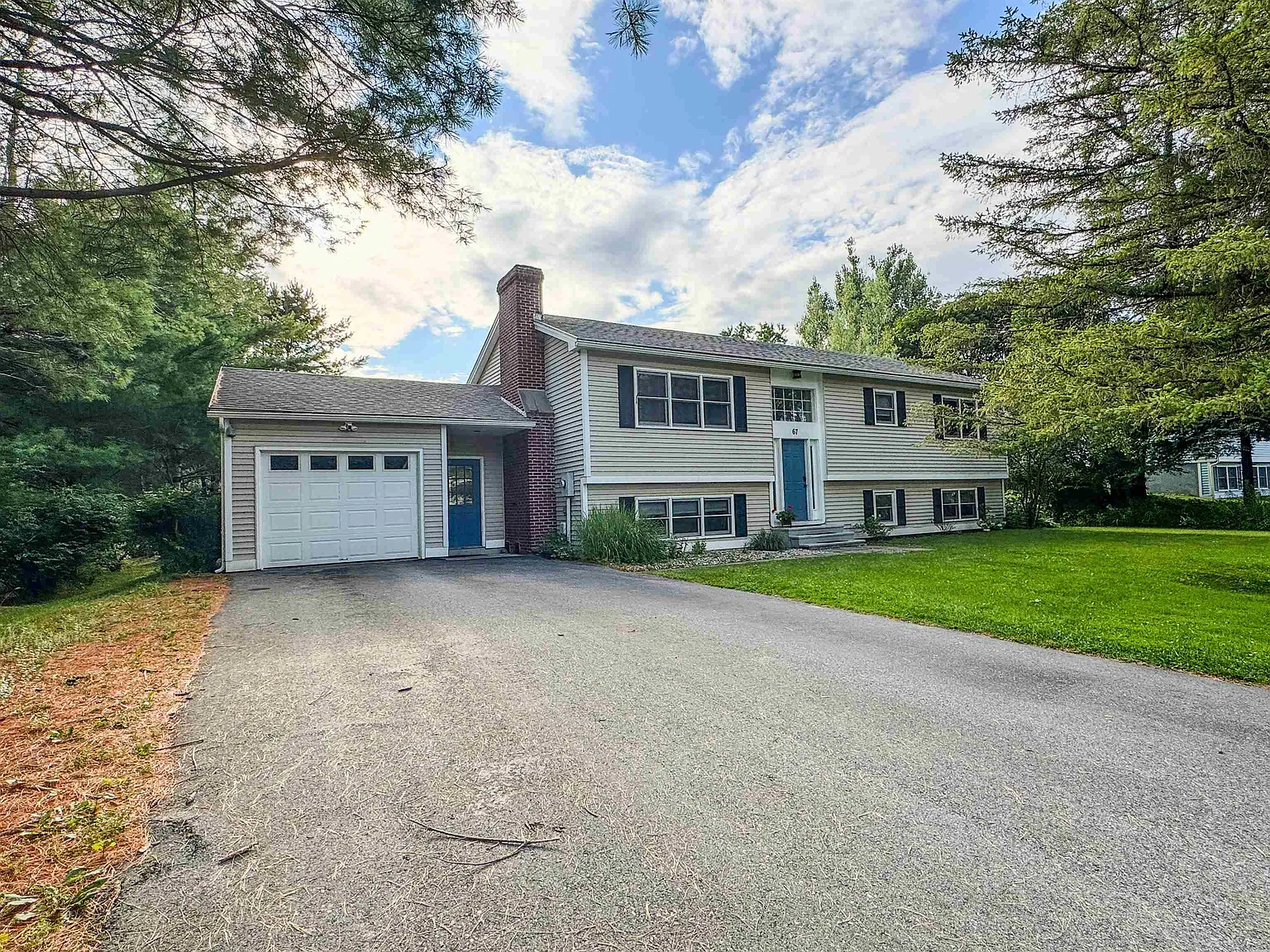 4 bed, 2.5 bath, 2688 sqft, $4,200 — Photo 1