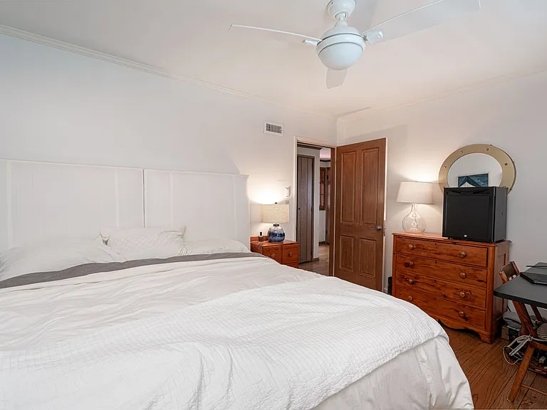 2124 E Oceanfront — Photo 24