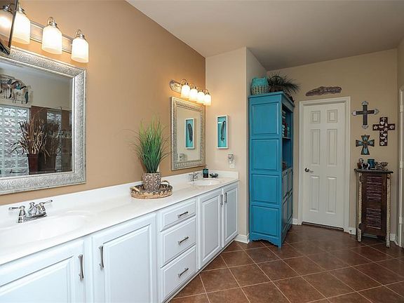 5th image of 323 Silver Creek Cir