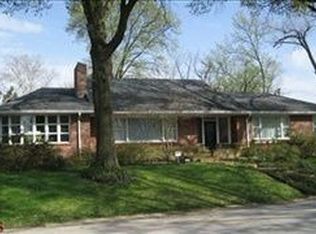 1000 Surrey Hills Dr, Saint Louis, MO 63117