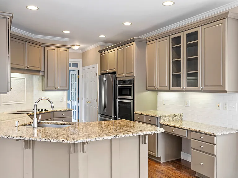 507 Highgrove Dr — Photo 7