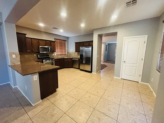 3 bed, 2.5 bath, 2356 sqft, $2,399 — Photo 3