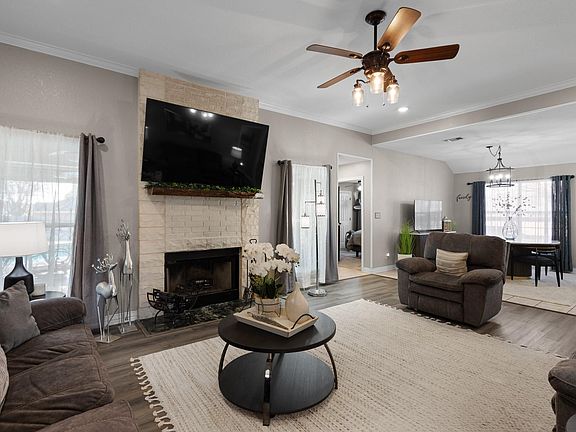 3rd image of 1701 Oakmeadow Dr