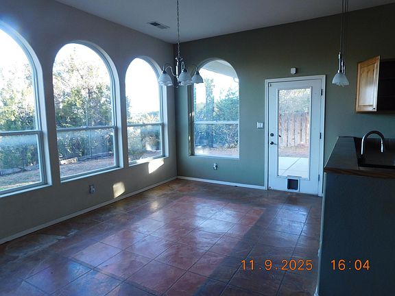 4th image of 50 Steeplechase Rd