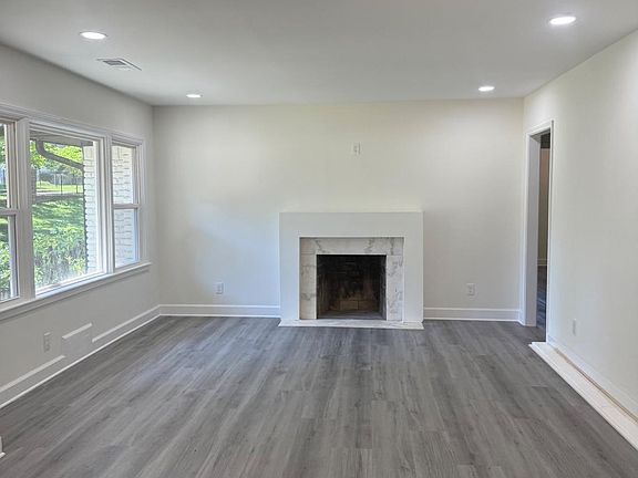 4th image of 1726 Centra Villa Dr SW