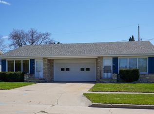 619 E Longview Dr, Appleton, WI 54911