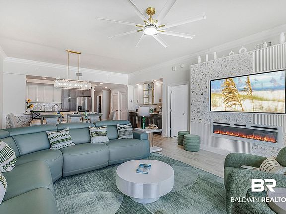 4th image of 533 E Beach Blvd #1003