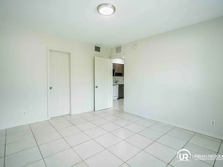 666 NE 80th St #6 — Photo 17