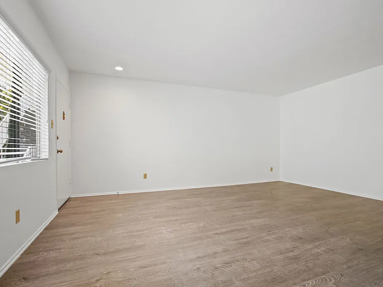 1449 Princeton St in Santa Monica — Photo 12