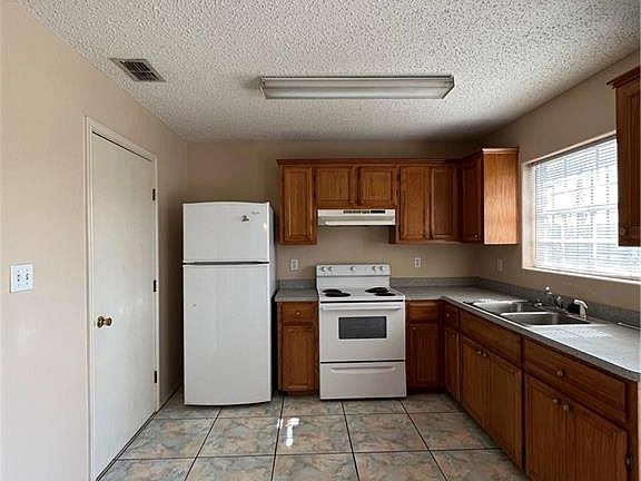 5th image of 3219 Tagle St