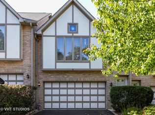 25 Cliffside Circle Dr, Willow Springs, IL 60480