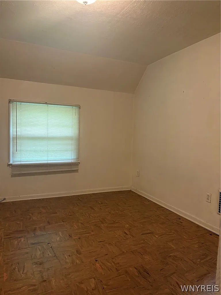 1 bed, 1.0 bath, 684 sqft, $1,000 — Photo 4