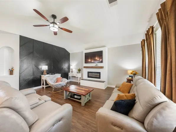 131 Piney Ptwy, Magnolia, TX 77354