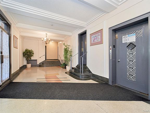 4th image of 2962 Decatur Avenue #4D