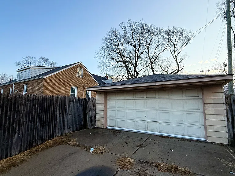 57 W Glenwood St — Photo 2