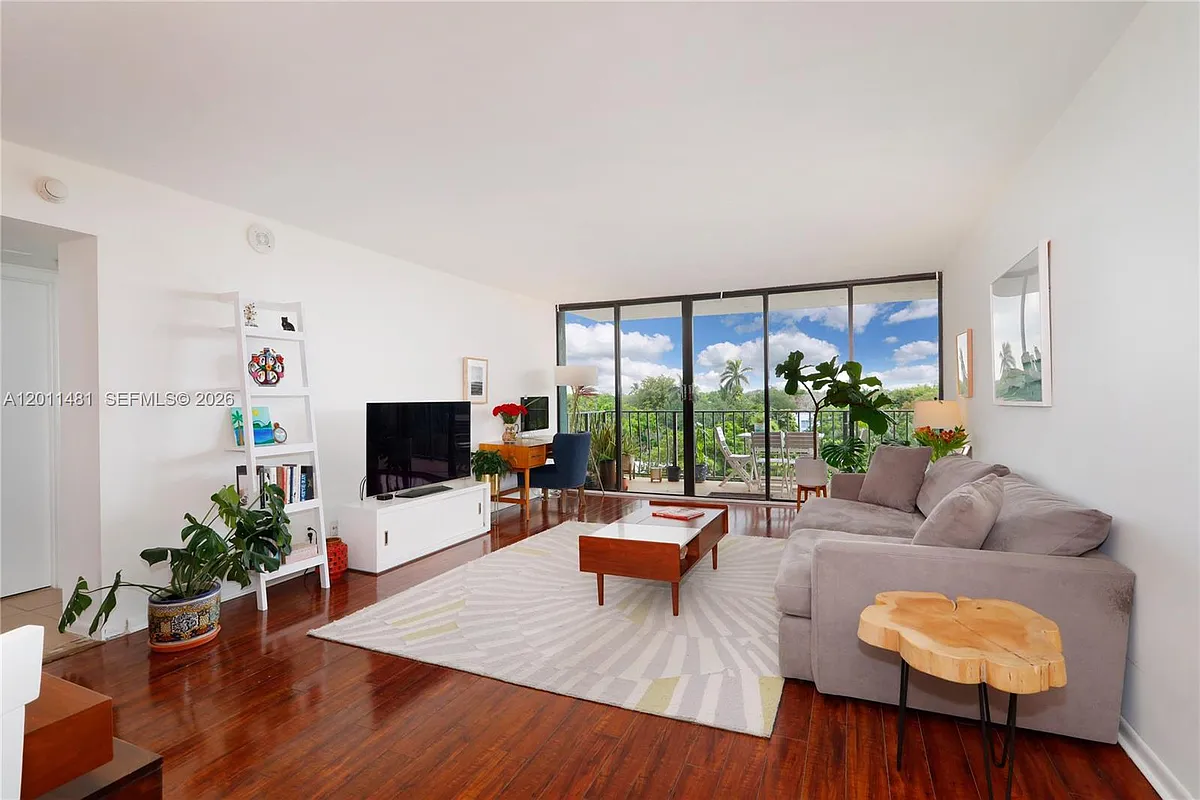 Building Photo - 780 NE 69th St #404