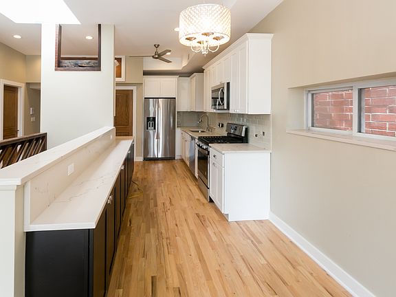 2nd image of 1637 N Clybourn Ave APT 3F