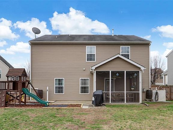 3rd image of 907 Redland Dr