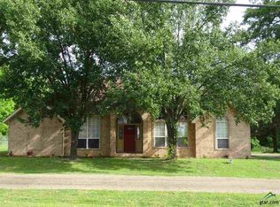 101 E 3rd St, Omaha, TX 75571