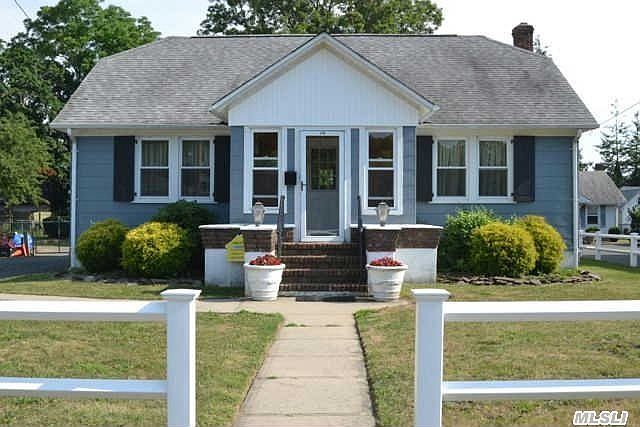 1st image of 216 E Lakewood St