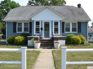 216 E Lakewood St, Patchogue, NY 11772