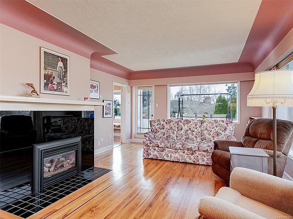 2nd image of 3911 Dawe Rd