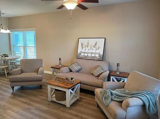 3rd image of 208 Fountains Park Blvd
