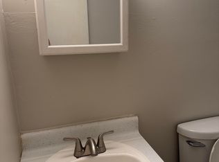 102 Pony Pl APT 10, Martinsville, VA 24112