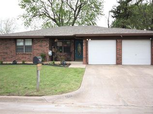 841 Kings Ct, Moore, OK 73160