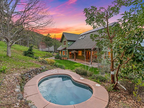 3rd image of 2208 Lupine Dr
