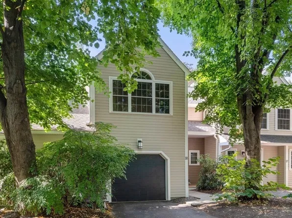 160 Pine St APT 18, Newton, MA 02466