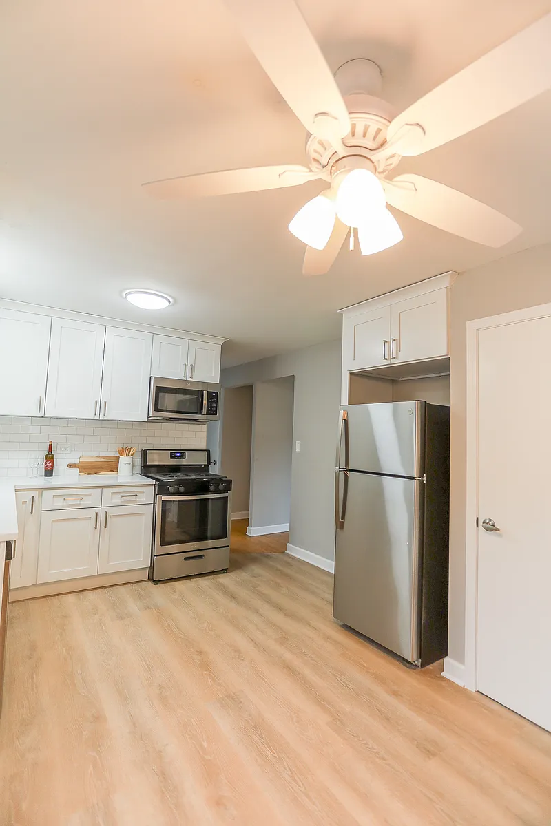 Building Photo - 8614 W Berwyn Ave #2S